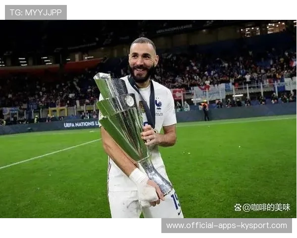 利雅得新月官宣本泽马身披90号,一年半合同正式生效 利雅得新月官宣本泽马身披90号,一年半合同正式生效