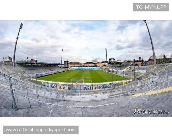 奥林匹克球场气氛热烈:一场属于城市的狂欢 奥林匹克球场气氛热烈:一场属于城市的狂欢